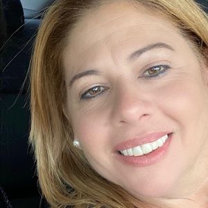 Meet your Posher, Nayibis